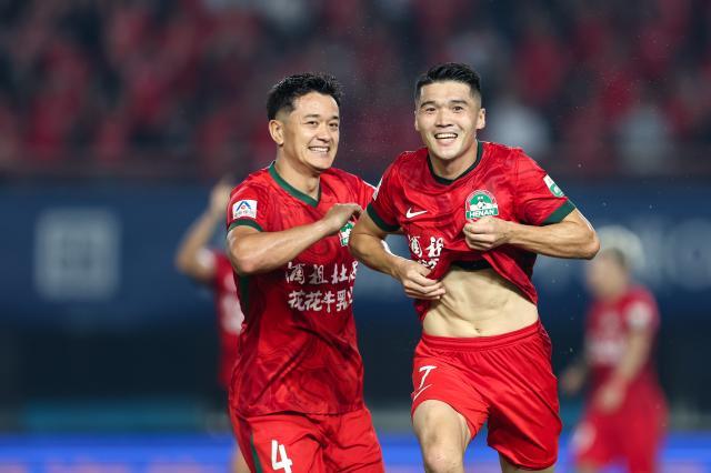 射击中了横, 少聪的身体 射击中了横, 少聪的身体