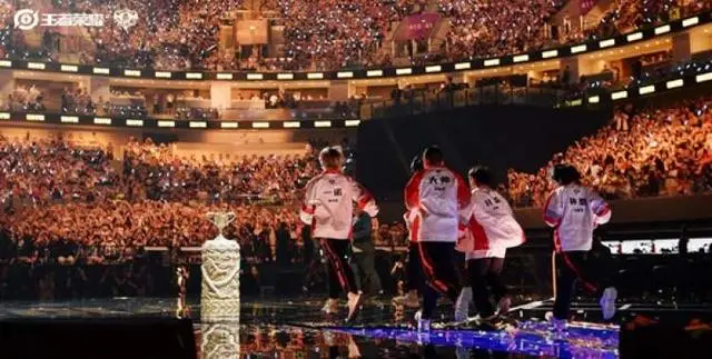 冠成就达成, 捧起了队史 冠成就达成, 捧起了队史